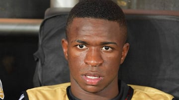 Vin&iacute;cius Junior, en el banquillo ante River