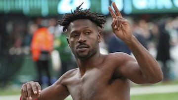 A pesar de lesiones y suspensiones, Antonio Brown pudo disputar siete partidos con los Bucs y registr&oacute; 545 yardas y cuatro touchdowns tras 42 recepciones.