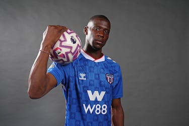 Último club: París Saint-Germain FC | Coste del fichajes: 12 millones de euros | Valor de mercado: 10 millones de euros.