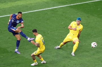 Gakpo marca el primer gol ante Rumanía.