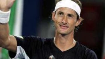 <B>BUENAS SENSACIONES.</B> El tenista de Onteniente remontó el encuentro y mostró unas buenas condiciones físicas.