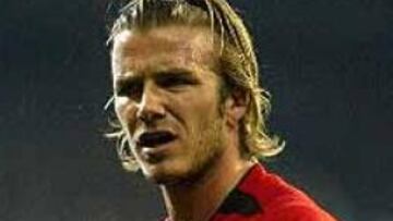 <b>"GRANDIOSO".</b> El jugador, encantado con el galardón.