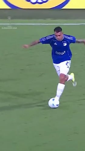 El golazo de Contreras en el Atanasio que da la vuelta al mundo