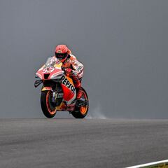 Doblete de Honda en mojado con Márquez y Pol