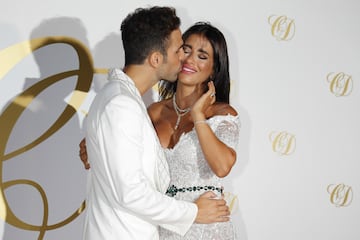 Tras la boda que tuvo lugar en mayo, la pareja ha celebrado en la isla pitiusa una gran fiesta con todos su amigos.