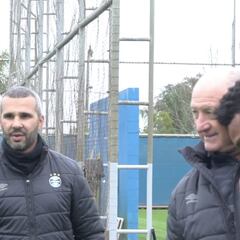 Primeras imágenes de Borja en Gremio: Sólo risas con Scolari