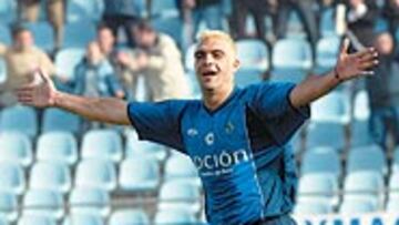 <b>GOLEADOR</b>. Míchel, que atraviesa un momento espléndido de juego, anotó dos goles. El primero de ellos fue este sensacional tiro.