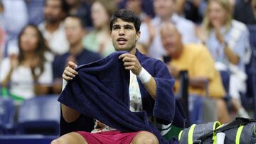 Carlos Alcaraz, durante su partido contra Lloyd Harris en el US Open.