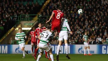 GLASGOW, SCOTLAND - OCTOBER 31: Javi Martínez of Bayern Munich scores his team's sec ond goal during the UEFA Champions League group B match between Celtic FC and Bayern Muenchen at Celtic Park on October 31, 2017 in Glasgow, United Kingdom. (Photo by Ian MacNicol/Getty Images)