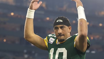 GREEN BAY, WISCONSIN - OCTOBER 12: Jordan Love #10 of the Green Bay Packers celebrates after defeating the against the Cincinnati Bengals in the game at Lambeau Field on October 12, 2025 in Green Bay, Wisconsin. Michael Reaves/Getty Images/AFP (Photo by Michael Reaves / GETTY IMAGES NORTH AMERICA / Getty Images via AFP)
