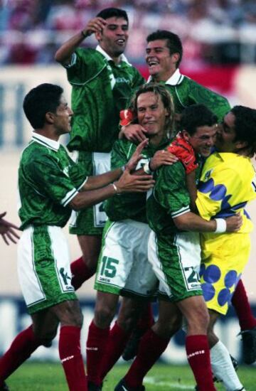 El 'Káiser' fue parte del equipo que se proclamó campeón en la Copa Confederaciones de 1999 disputada en México. En la final los aztecas vencieron a Brasil por marcador de 4-3.