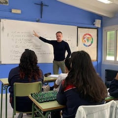 Alberto García compagina la portería con las aulas