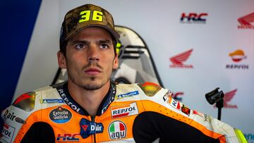 Joan Mir, en el box del Repsol Honda.