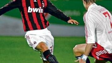 <b>DEBUT. </b>Beckham, en un lance del partido ante el Hamburgo.