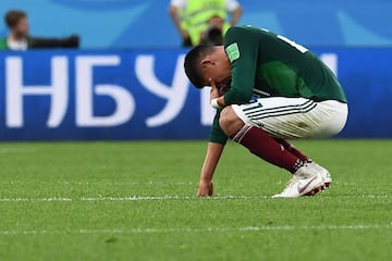 Edson Álvarez lamenta su autogol y la derrota ante Suecia.