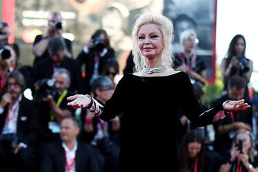Patty Pravo durante la alfombra roja de la 80ª edición del Festival de Venecia.