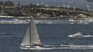 <b>DESDE LA SALIDA. </b>Apenas iniciarse la regata, el Wild Oats (izquierda) tomó ventaja sobre el City Index Leopard (derecha).