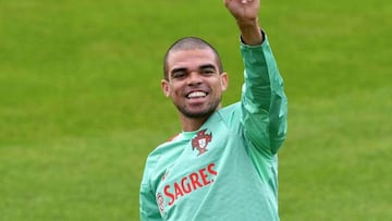 Pepe, durante una concentración con Portugal.