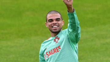 Pepe, durante una concentraci&oacute;n con Portugal.