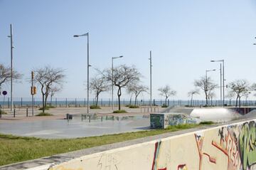 Nadie a la vista en este skatepark del norte de la ciudad, a tocar de la playa y del Frum.