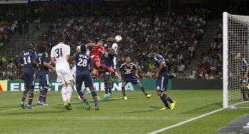 Casemiro marca el empate a dos de cabeza.