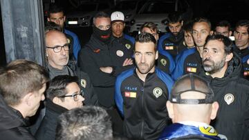 24/11/19  PARTIDOSEGUNDA DIVISION B
  LA NUCIA - HERCULES 
 LA PLANTILLA SE REUNE CON SEGUIDORES EN EL APARCAMIENTO DEL ESTADIO RICO PEREZ
 FALCON Y JESUS MU&Atilde;OZ 