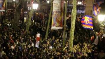 Miles de culés se lanzan a la calle y ya inundan Canaletas