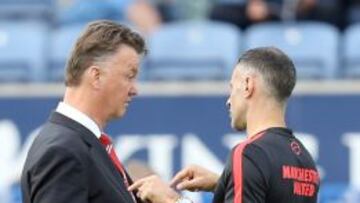 Louis van Gaal y Ryan Giggs.