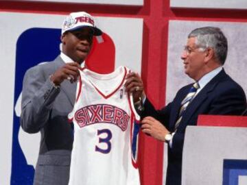 Los Sixers le dieron Iverson el número 1 del draft de 1996, en el que también estaban Kobe Bryant, Steve Nash o Stephon Marbury. Nacía una leyenda para la ciudad de Philadelphia.
