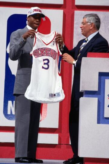 Los Sixers le dieron Iverson el número 1 del draft de 1996, en el que también estaban Kobe Bryant, Steve Nash o Stephon Marbury. Nacía una leyenda para la ciudad de Philadelphia.