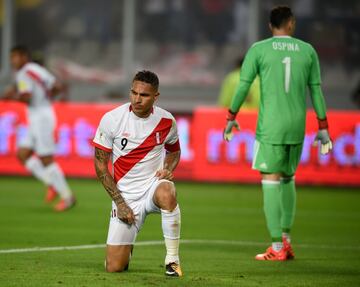 El delantero y capitán de la selección peruana dio positivo por cocaína en un control de dopaje el pasado octubre. Sancionado con un año lejos de los terrenos de juego se pierde el Mundial de Rusia 2018.