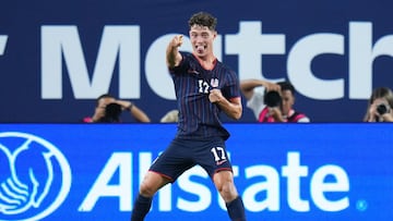 TAMPA, FLORIDA - NOVEMBER 18: Alex Freeman #17 of the United States celebrates after scoring against Uruguay during the first half of the international friendly match at Raymond James Stadium on November 18, 2025 in Tampa, Florida. Rich Storry/Getty Images/AFP (Photo by Rich Storry / GETTY IMAGES NORTH AMERICA / Getty Images via AFP)