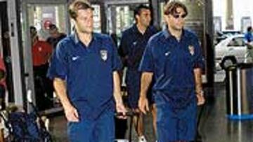 Rodrigo, aquí con Javi Moreno y Juanma, se desplazó por primera vez con el Atlético.