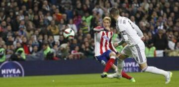 Fernando Torres marca el 0-1.