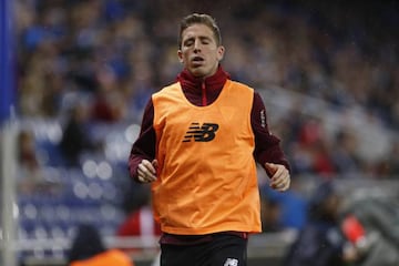 Iker Muniain calienta durante el encuentro del pasado lunes entre el Espanyol y el Athletic de Bilbao de LaLiga Santander.