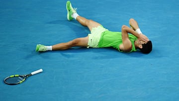 Tennis - Australian Open - Melbourne Park, Melbourne, Australia - January 30, 2026 Spain's Carlos Alcaraz celebrates after winning his semi final match against Germany's Alexander Zverev REUTERS/Jaimi Joy TPX IMAGES OF THE DAY