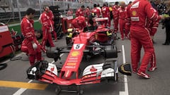 VXH63. Montreal (Canada), 11/06/2017.- Mechanics prepare the car of German Formula One driver Sebastian Vettel of Scuderia Ferrari on the grid ahead of the Canada Formula One Grand Prix at the Gilles Villeneuve circuit in Montreal, Canada, 11 June 2017. (F&oacute;rmula Uno) EFE/EPA/VALDRIN XHEMAJ