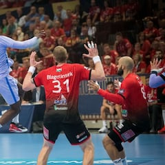 El Barça cae en Veszprem tras una racha de 66 victorias