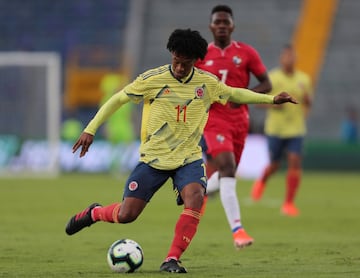 Colombia vence a Panamá en el estadio El Campín en amistoso de preparación para la Copa América de Brasil.