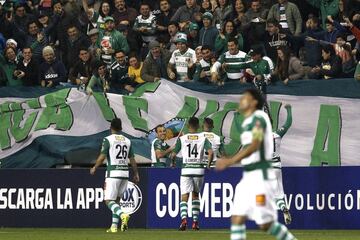 Apenas hace unos meses, Riquero anotó en la victoria de Deportes Temuco sobre Estudiantes Mérida, festejando con una bandera mapuche ya que declaró "sentirse afín con la causa".