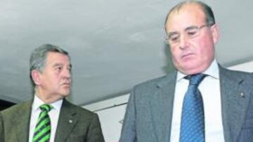 <b>INFORMACIÓN. </b>Manuel Castaño, consejero del Betis, se explica.