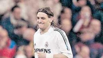 <b>EN UN SALTO. </b>Woodgate se lesionó y sólo jugó ocho minutos.