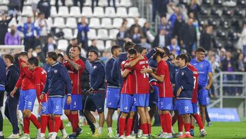 Los jugadores del Estepona celebran la victoria ante el Málaga en la primera ronda de la Copa.