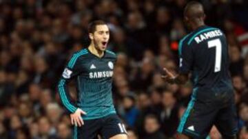 Hazard celebra su gol con Ramires.