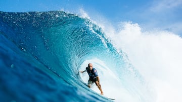 OʻAHU, HAWAII - FEBRUARY 8: Eleven-time WSL Champion Kelly Slater of the United States surfs in Heat 3 of the Quarterfinals at the Lexus Pipe Pro on February 8, 2025, at Oʻahu, Hawaii. (Photo by Tony Heff/World Surf League)