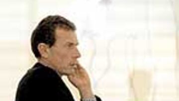 <b>REFLEXIVO</B>. Butragueño, ayer en la sala de prensa del Bernabéu.