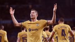 Barcelona's Polish forward Robert Lewandowski celebrates scoring his team's third goal during the Spanish League football match between Real Sociedad and FC Barcelona at the Anoeta stadium in San Sebastian on August 21, 2022. (Photo by Ander GILLENEA / AFP)