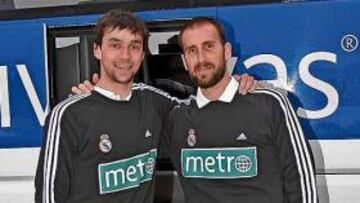 <b>EN SINTONÍA. </b>Llull y Pepe, antes de viajar ayer a Vitoria en autobús.