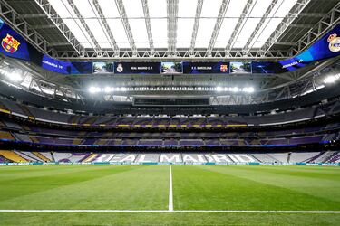 Vista general del interior del estadio Santiago Bernabéu antes del duelo entre el Real Madrid y el FC Barcelona.
