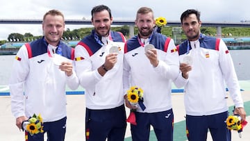 Sa&uacute;l Craviotto, Marcus Cooper, Carlos Ar&eacute;valo y Rodrigo Germade con la medalla de plata.